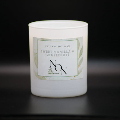 Candle jar with a cork lid on a black background, soy wax, handmande